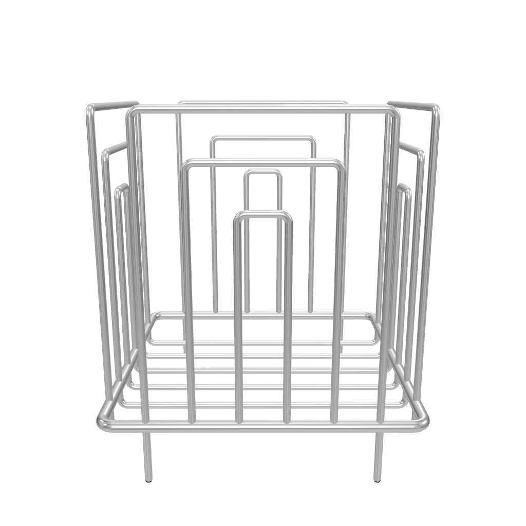 Interaktives 3D-Modell eines Gästehandtuchkorbs als Standmodell aus Messing mit glänzend verchromter Oberfläche. Im Korb liegt ein gefaltetes Handtuch.