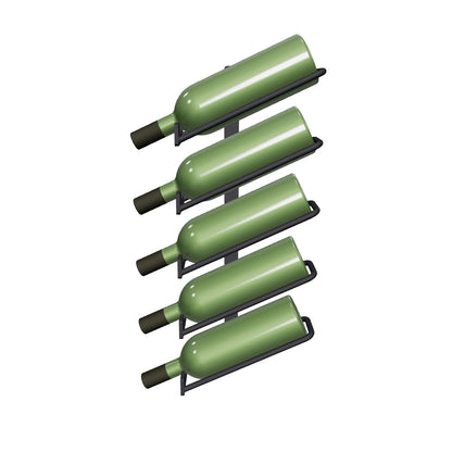In einer 3D Ansicht sieht man ein schwarz, mattes Weinregal zur Wandmontage mit fünf Ablagen für Weinflaschen; auf dem Bild sind fünf grüne Weinflaschen in den Halterungen eingelegt.